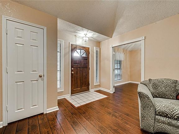 3rd image of 3414 Orchid Ln