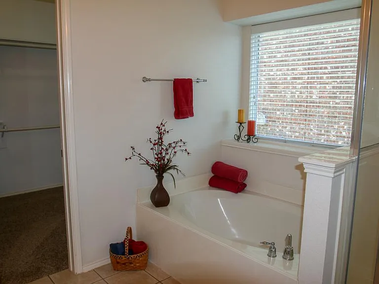 6416 Meadowcrest Ln — Photo 16