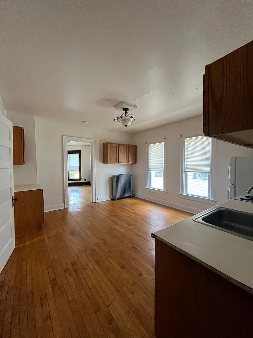 Bright 2 Bed / 1 Bath off Brady St | Free Laundry & Pet-Friendly — Photo 4