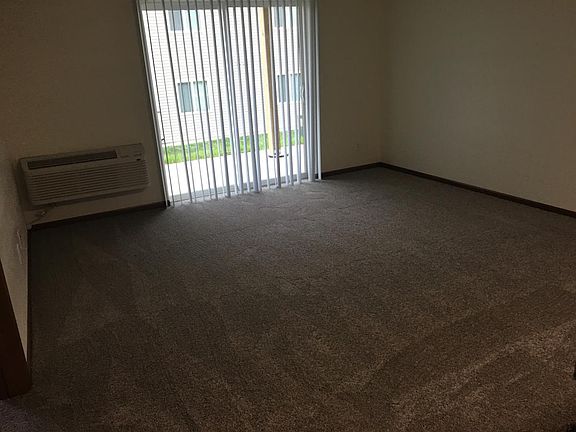 4th image of 106 Gardens Ct