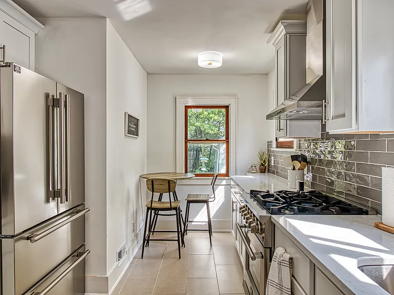 237 W Girard Blvd — Photo 7