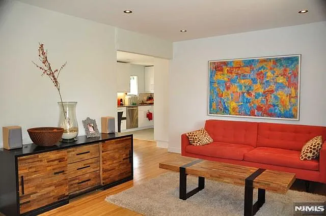24 Elmwood Ter — Photo 4