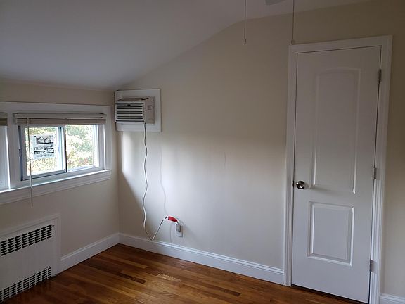 5th image of 218 Warren Ave