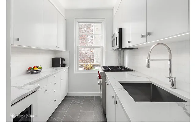 Sold by Douglas Elliman | media 17