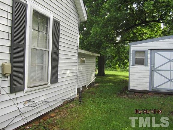 3rd image of 216 Maple Dr