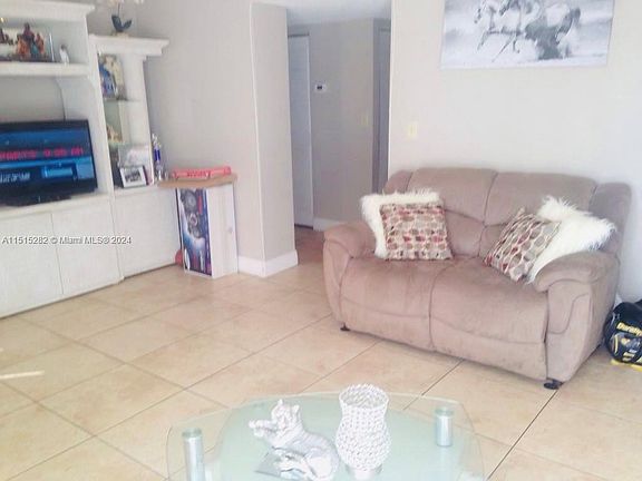 4th image of 1300 NE Miami Gardens Dr APT 620E