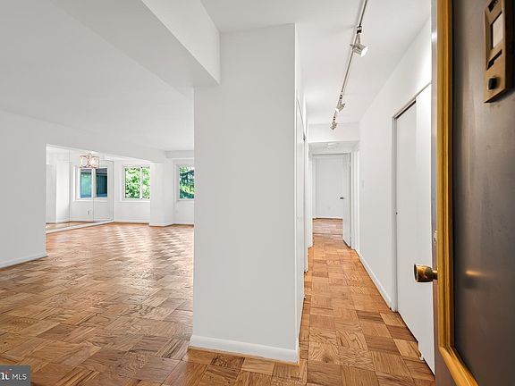 4th image of 4201 Cathedral Ave NW APT 403E