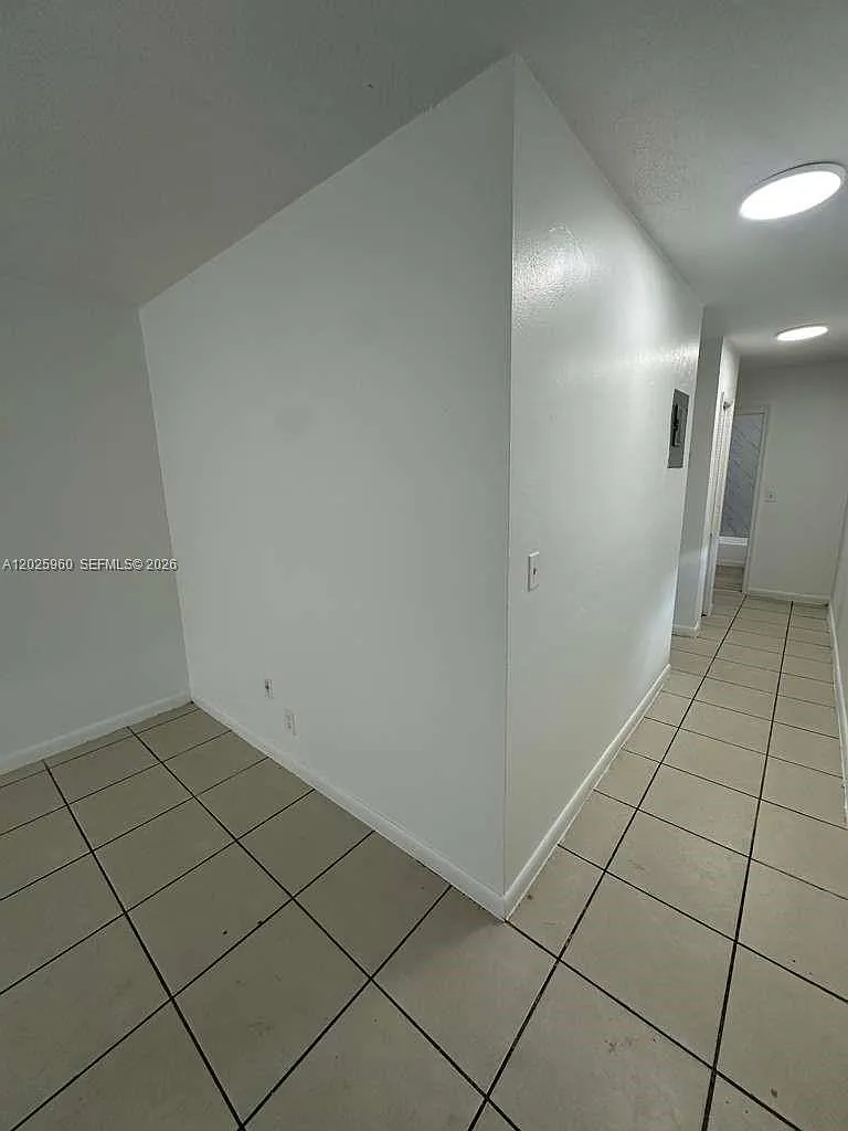 2 bed, 1.0 bath, 3570 sqft, $1,600 — Photo 4