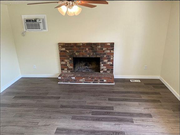 2nd image of 555 E Crown Ave