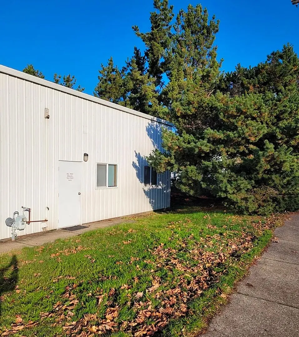 Update 2 Bedroom Home with ALL Utilities Included! — Photo 3