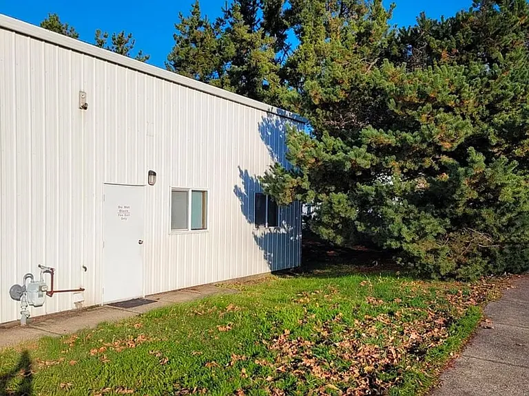 1420 SE Township Rd — Photo 3