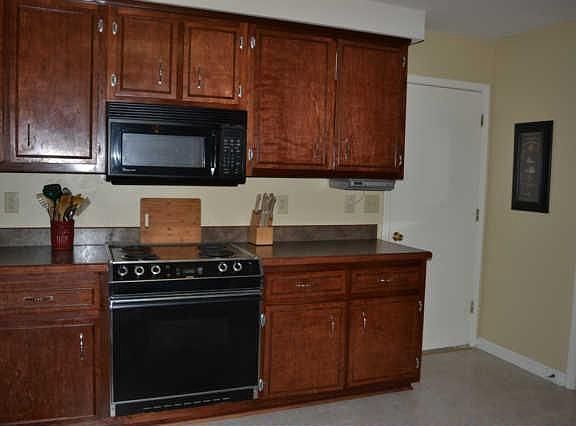 5th image of 1402 Honeysuckle Ln