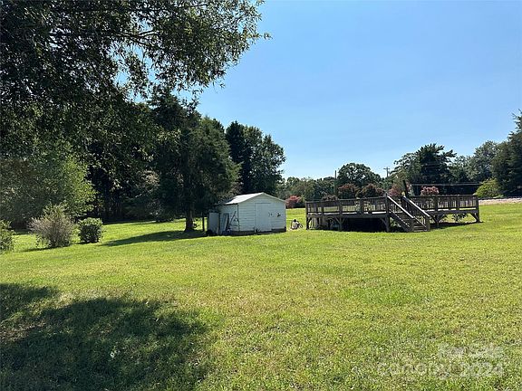 5th image of 126 Oak Hill Ln