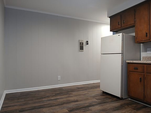 2nd image of 1924 Batts Ln #B