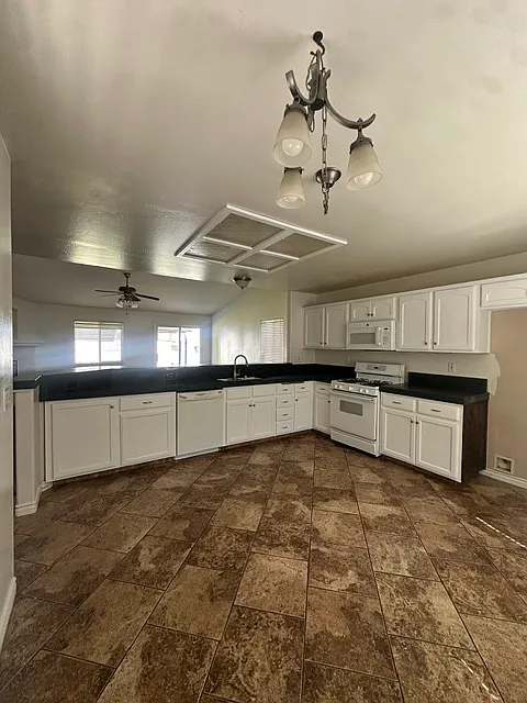 3 bed, 1448 sqft, $2,200 — Photo 3