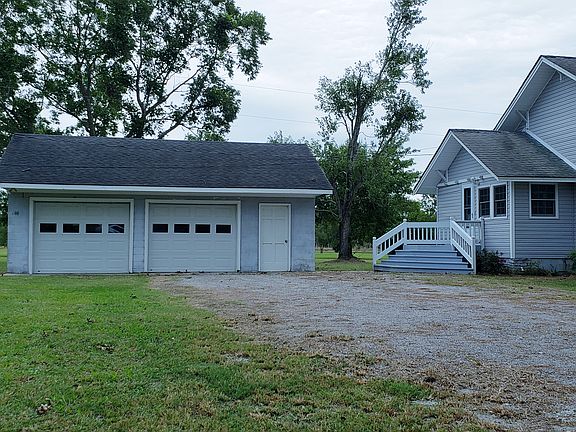 2 car garage with attic and sideroom