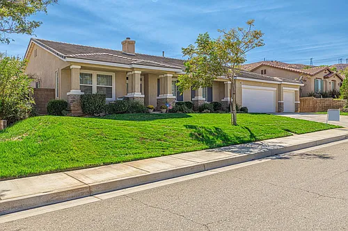 5542 Las Brisas Ter Photo 1