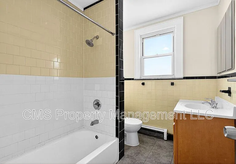 49 Welland Ave #2 — Photo 23