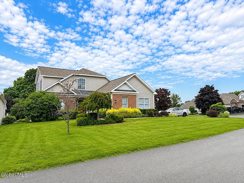 3rd image of 37 Cheshire Way