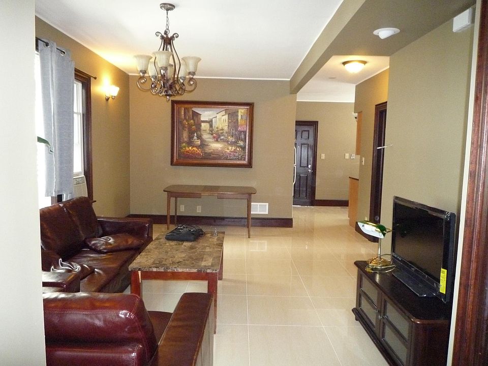 1st image of 393 Morris St #1