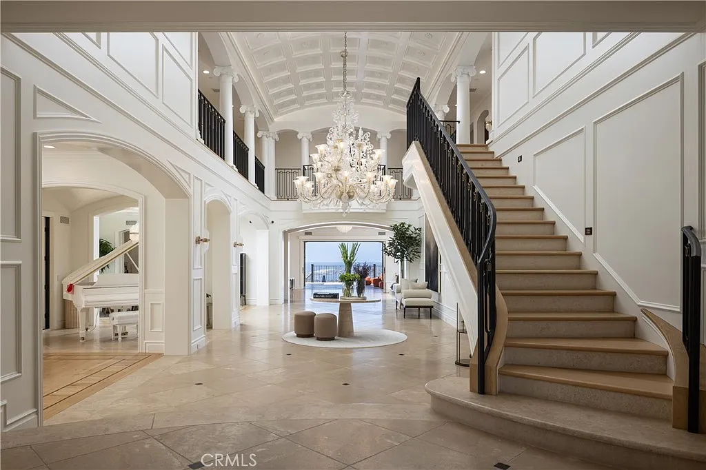 6 bed, 7.5 bath, 11400 sqft, $125,000 — Photo 3