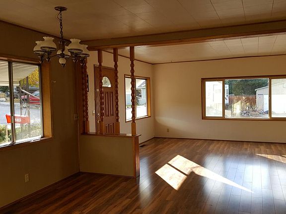 5th image of 1028 Crawford Ave