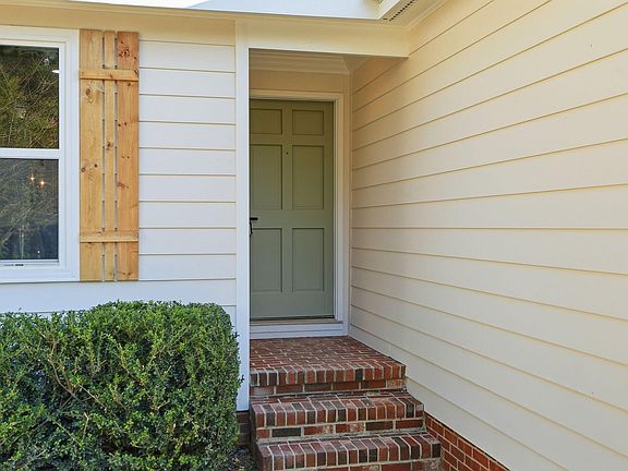 3rd image of 3812 Hollycrest Ct