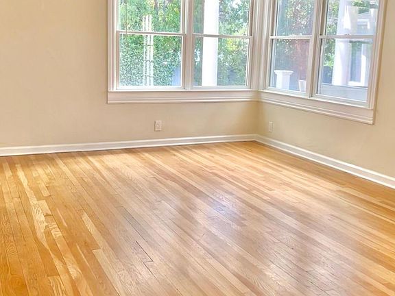 4th image of 218 W Rosemary Ln
