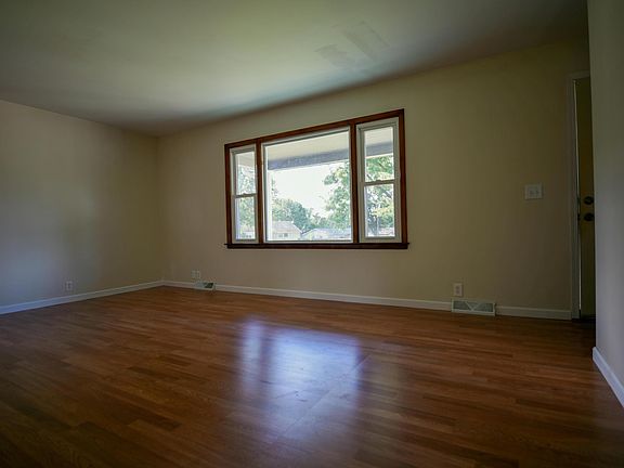 5th image of 1708 Carl Dr