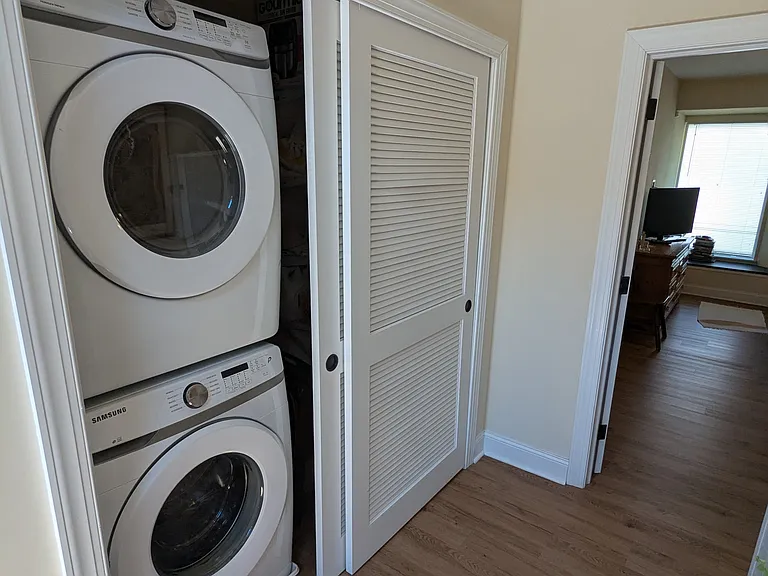 Laundry (Full-Size Units & Closet)