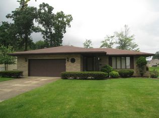 6424 Gale Dr, Seven Hills, OH 44131