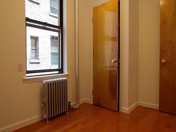 3rd image of 210 Thompson St APT 4ES