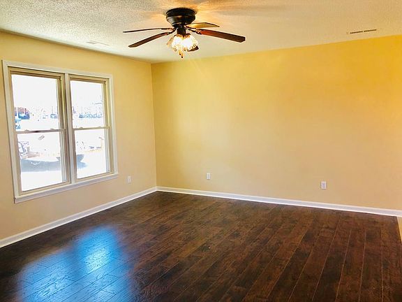 3rd image of 183 Beechwood Dr