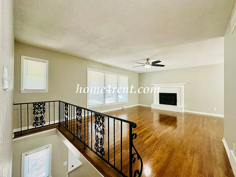 7421 Hardy Ave — Photo 4