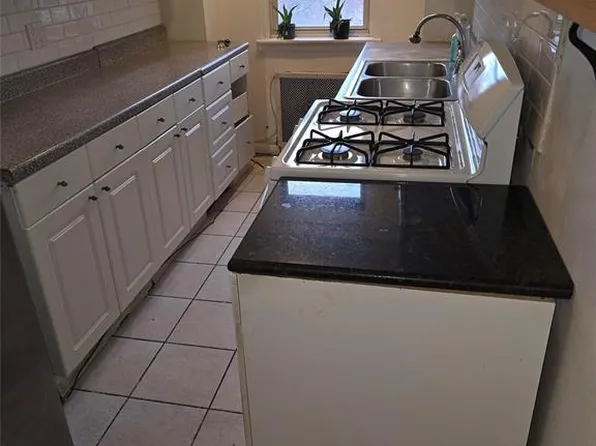 80 Knolls Crescent image 7 of 13