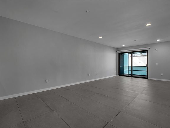 3rd image of 12026 Wilshire Blvd APT Penthouse