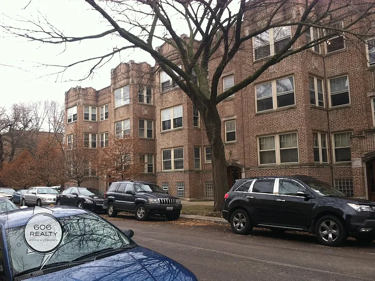 1909 W Argyle St #1 — Photo 1