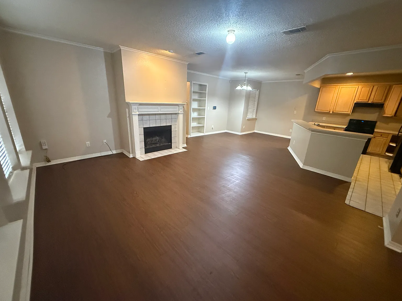 3 bed, 1846 sqft, $1,975 — Photo 3