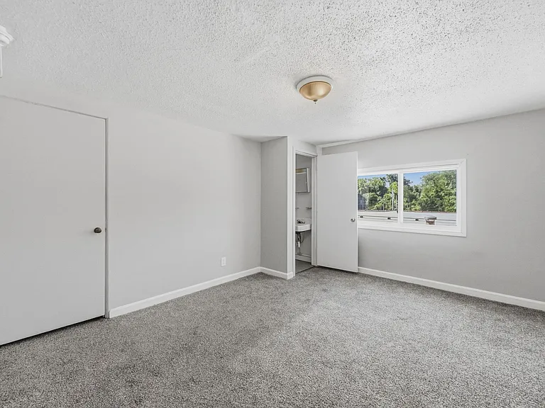 2 bed, 1.0 bath, 928 sqft, $1,450 — Photo 16