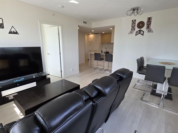 2 bedroom rental in Surrey — photo 2