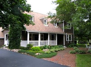 38W690 Bittersweet Ln, Elgin, IL 60124