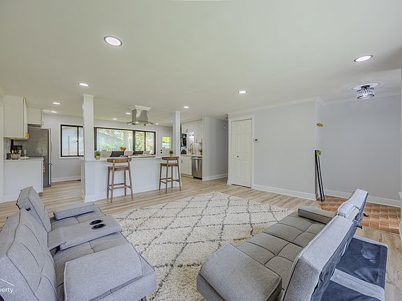 2nd image of 631 W Weathersfield Way