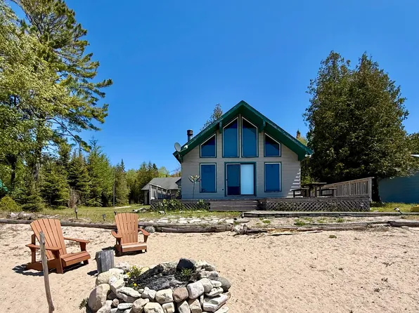 3966 N Saint Martins Pte Rd, Hessel, MI 49745