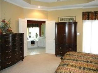 513 NE Oaks Ridge Dr, Blue Springs, MO 64064