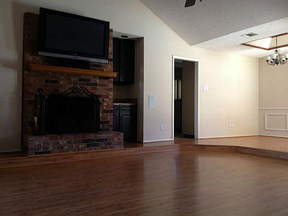 5th image of 303 Dove Creek Trl
