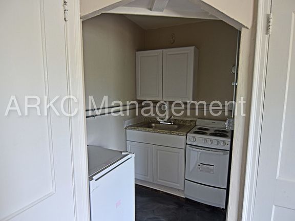 3rd image of 3136 Grand Ave APT 05