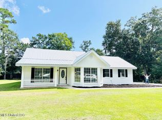 517 Commagere Blvd, Bay Saint Louis, MS 39520