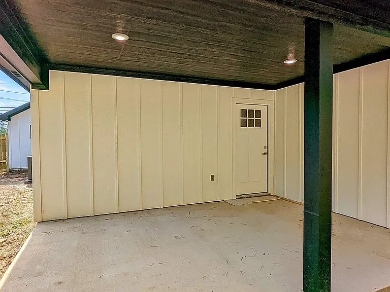 2704 Calloway Rd — Photo 2
