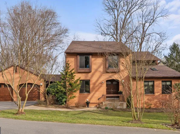 8017 Cypress Grove Ln, Cabin John, MD 20818