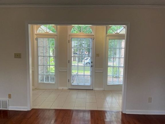 4th image of 8851 Orchard Park Cv